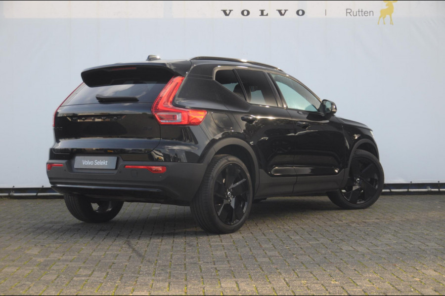 Volvo XC40 B3 177PK Automaat Plus Black Edition / Adaptieve Cruise control / BLIS / Harman Kardon / 20'' velgen / Elektrisch verstelbare stoelen met geheugen / Stoel- en stuurverwarming