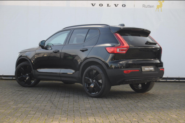 Volvo XC40 B3 177PK Automaat Plus Black Edition / Adaptieve Cruise control / BLIS / Harman Kardon / 20'' velgen / Elektrisch verstelbare stoelen met geheugen / Stoel- en stuurverwarming