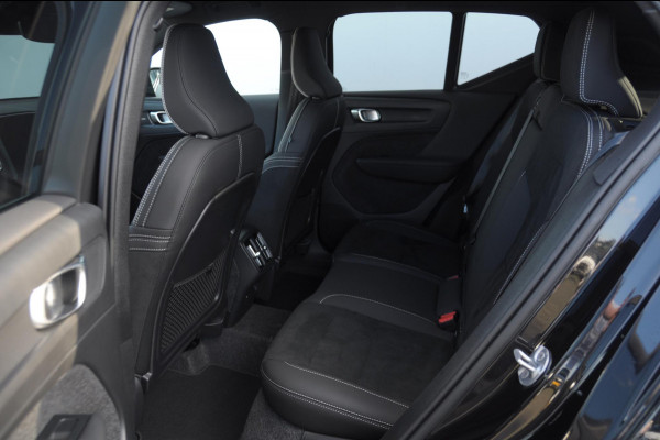 Volvo XC40 B3 177PK Automaat Plus Black Edition / Adaptieve Cruise control / BLIS / Harman Kardon / 20'' velgen / Elektrisch verstelbare stoelen met geheugen / Stoel- en stuurverwarming