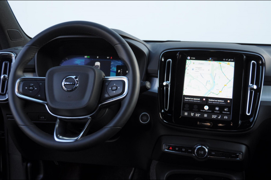 Volvo XC40 B3 177PK Automaat Plus Black Edition / Adaptieve Cruise control / BLIS / Harman Kardon / 20'' velgen / Elektrisch verstelbare stoelen met geheugen / Stoel- en stuurverwarming