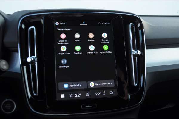 Volvo XC40 B3 177PK Automaat Plus Black Edition / Adaptieve Cruise control / BLIS / Harman Kardon / 20'' velgen / Elektrisch verstelbare stoelen met geheugen / Stoel- en stuurverwarming