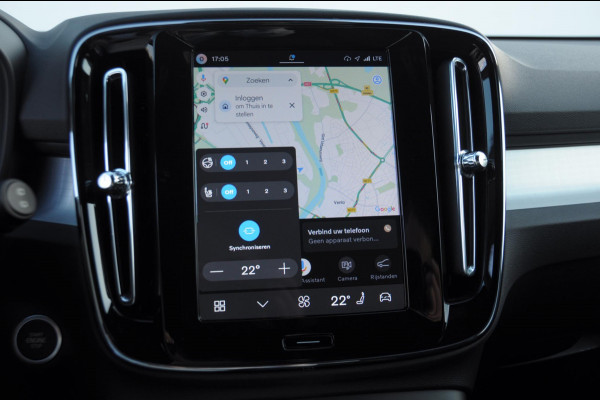 Volvo XC40 B3 177PK Automaat Plus Black Edition / Adaptieve Cruise control / BLIS / Harman Kardon / 20'' velgen / Elektrisch verstelbare stoelen met geheugen / Stoel- en stuurverwarming