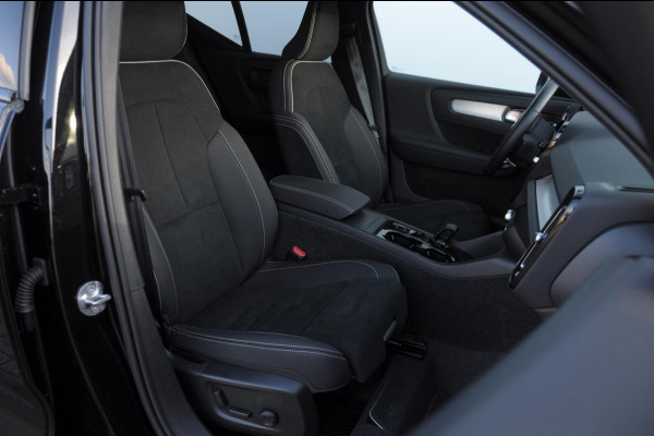 Volvo XC40 B3 177PK Automaat Plus Black Edition / Adaptieve Cruise control / BLIS / Harman Kardon / 20'' velgen / Elektrisch verstelbare stoelen met geheugen / Stoel- en stuurverwarming
