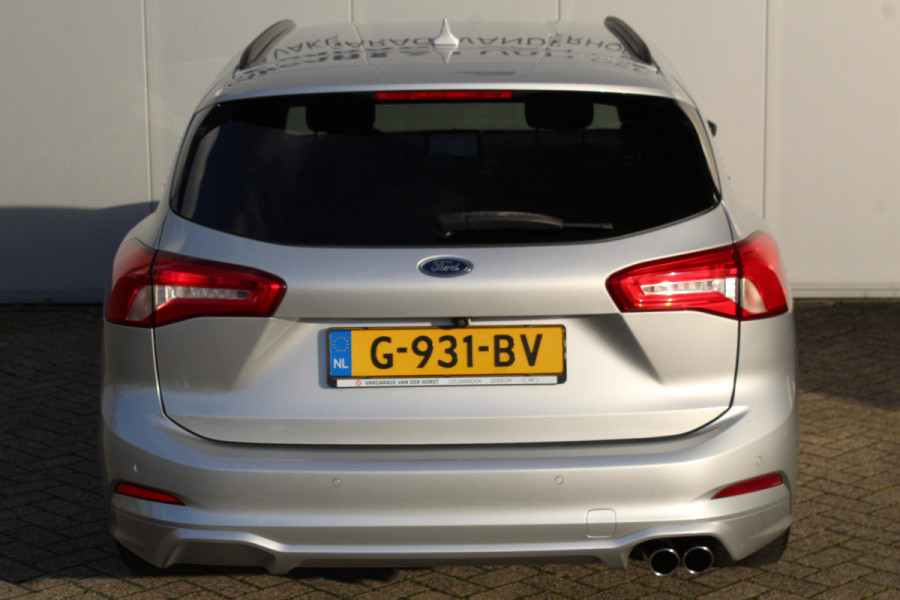 Ford FOCUS Wagon 1.0-125pk EcoBoost ST-Line AUTOMAAT ! Fijne, ruime en erg goed onderhouden wagen ! Autm. airco dual, cruise cntrl, pdc v+a, metallic lak, navigatie, camera, bluetooth tel. voorb., LM wielen, keyless, stoel-, stuur- en voorraamverw., etc.