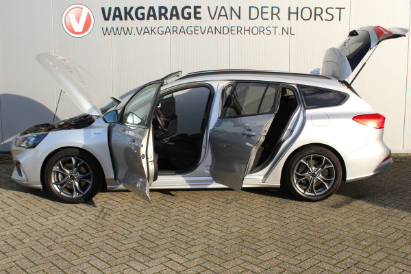 Ford FOCUS Wagon 1.0-125pk EcoBoost ST-Line AUTOMAAT ! Fijne, ruime en erg goed onderhouden wagen ! Autm. airco dual, cruise cntrl, pdc v+a, metallic lak, navigatie, camera, bluetooth tel. voorb., LM wielen, keyless, stoel-, stuur- en voorraamverw., etc.