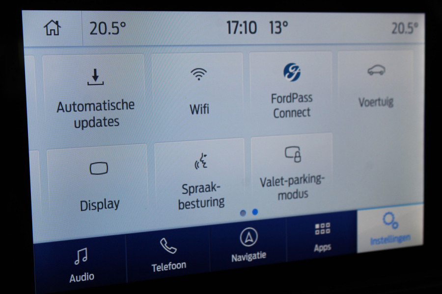 Ford FOCUS Wagon 1.0-125pk EcoBoost ST-Line AUTOMAAT ! Fijne, ruime en erg goed onderhouden wagen ! Autm. airco dual, cruise cntrl, pdc v+a, metallic lak, navigatie, camera, bluetooth tel. voorb., LM wielen, keyless, stoel-, stuur- en voorraamverw., etc.