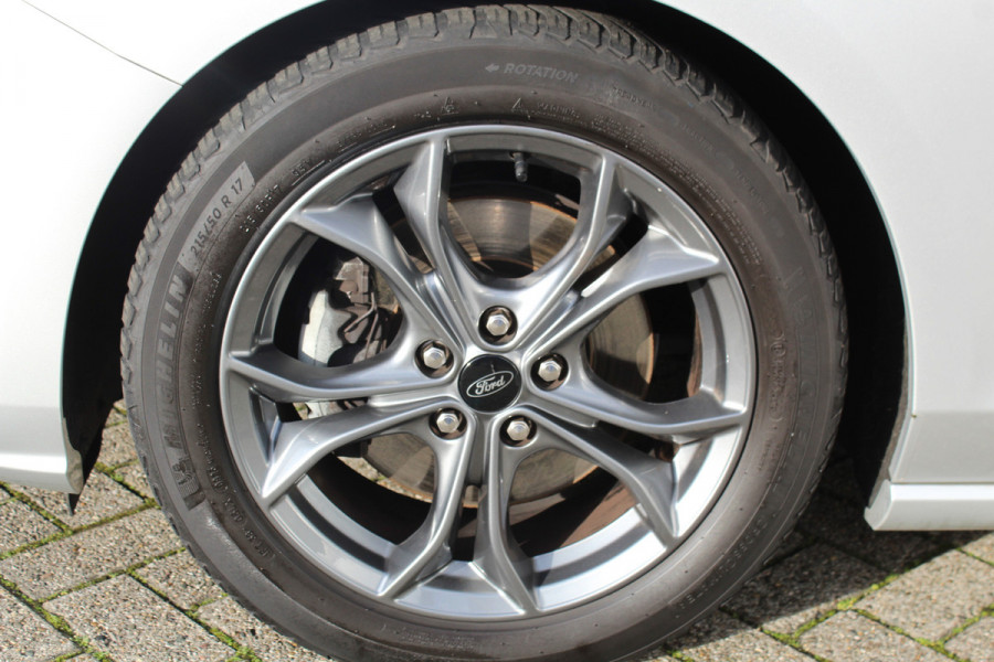 Ford FOCUS Wagon 1.0-125pk EcoBoost ST-Line AUTOMAAT ! Fijne, ruime en erg goed onderhouden wagen ! Autm. airco dual, cruise cntrl, pdc v+a, metallic lak, navigatie, camera, bluetooth tel. voorb., LM wielen, keyless, stoel-, stuur- en voorraamverw., etc.
