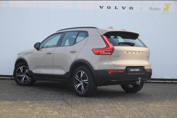 Volvo XC40 B3 177PK Automaat Plus Dark / Trekhaak / Navigatie / Adaptive Cruise / BLIS/ Harman Kardon / Stuur- & Stoelverwarming / Elektrische achterklep / Achteruitrijcamera / Elektrische stoelverst. met geheugen