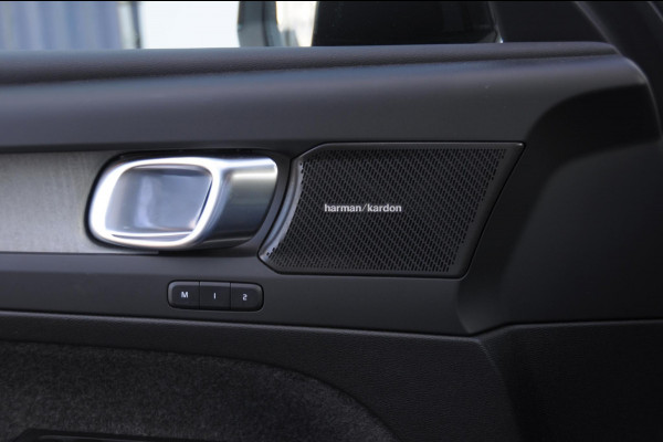 Volvo XC40 B3 177PK Automaat Plus Dark / Trekhaak / Navigatie / Adaptive Cruise / BLIS/ Harman Kardon / Stuur- & Stoelverwarming / Elektrische achterklep / Achteruitrijcamera / Elektrische stoelverst. met geheugen
