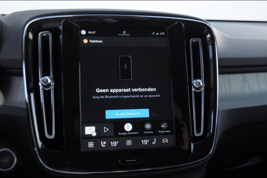 Volvo XC40 B3 177PK Automaat Plus Dark / Trekhaak / Navigatie / Adaptive Cruise / BLIS/ Harman Kardon / Stuur- & Stoelverwarming / Elektrische achterklep / Achteruitrijcamera / Elektrische stoelverst. met geheugen