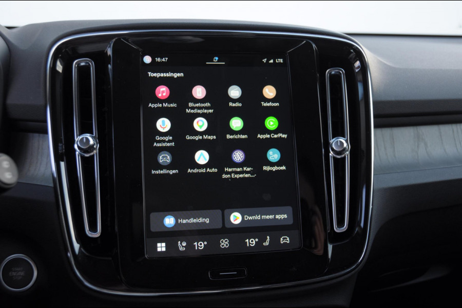 Volvo XC40 B3 177PK Automaat Plus Dark / Trekhaak / Navigatie / Adaptive Cruise / BLIS/ Harman Kardon / Stuur- & Stoelverwarming / Elektrische achterklep / Achteruitrijcamera / Elektrische stoelverst. met geheugen