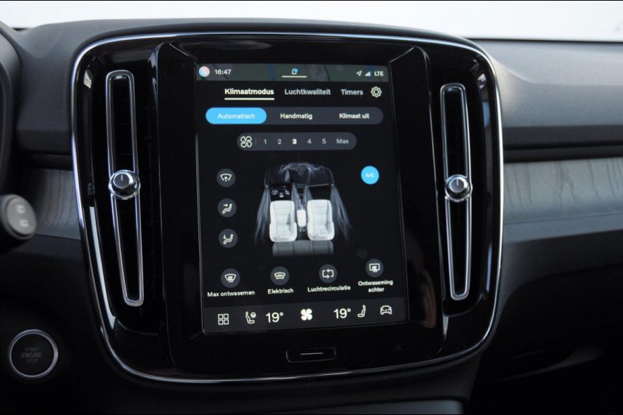 Volvo XC40 B3 177PK Automaat Plus Dark / Trekhaak / Navigatie / Adaptive Cruise / BLIS/ Harman Kardon / Stuur- & Stoelverwarming / Elektrische achterklep / Achteruitrijcamera / Elektrische stoelverst. met geheugen