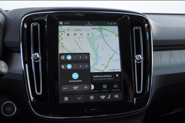 Volvo XC40 B3 177PK Automaat Plus Dark / Trekhaak / Navigatie / Adaptive Cruise / BLIS/ Harman Kardon / Stuur- & Stoelverwarming / Elektrische achterklep / Achteruitrijcamera / Elektrische stoelverst. met geheugen