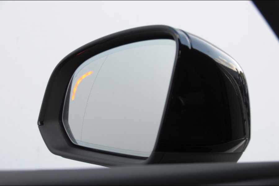 Volvo XC40 B3 177PK Automaat Plus Dark / Trekhaak / Navigatie / Adaptive Cruise / BLIS/ Harman Kardon / Stuur- & Stoelverwarming / Elektrische achterklep / Achteruitrijcamera / Elektrische stoelverst. met geheugen