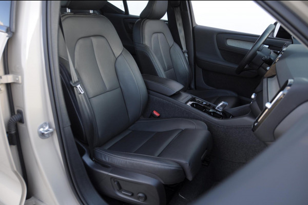Volvo XC40 B3 177PK Automaat Plus Dark / Trekhaak / Navigatie / Adaptive Cruise / BLIS/ Harman Kardon / Stuur- & Stoelverwarming / Elektrische achterklep / Achteruitrijcamera / Elektrische stoelverst. met geheugen