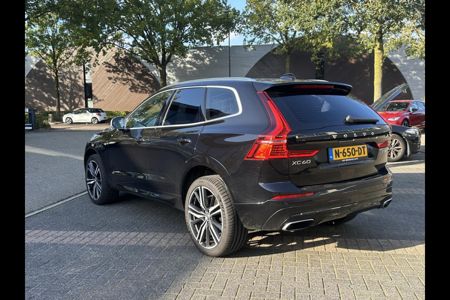 Volvo XC60 2.0 T8 Twin Engine AWD R-Design BOMVOL !! | DEALER ONDERHOUDEN | LUCHTVERING | ELK. TREKHAAK | STOEL + STUURVERWARMING | MEM. SEAT | CAMERA | RIJKLAAR INCL. 12 MND BOVAG GARANTIE |