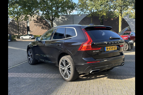 Volvo XC60 2.0 T8 Twin Engine AWD R-Design BOMVOL !! | DEALER ONDERHOUDEN | LUCHTVERING | ELK. TREKHAAK | STOEL + STUURVERWARMING | MEM. SEAT | CAMERA | RIJKLAAR INCL. 12 MND BOVAG GARANTIE |