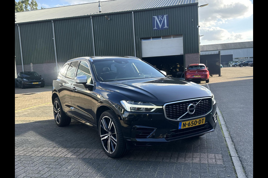 Volvo XC60 2.0 T8 Twin Engine AWD R-Design BOMVOL !! | DEALER ONDERHOUDEN | LUCHTVERING | ELK. TREKHAAK | STOEL + STUURVERWARMING | MEM. SEAT | CAMERA | RIJKLAAR INCL. 12 MND BOVAG GARANTIE |