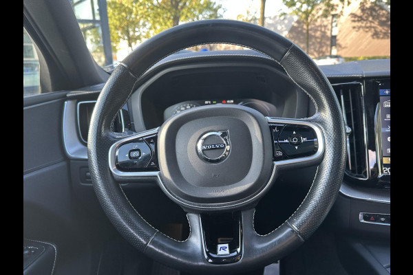 Volvo XC60 2.0 T8 Twin Engine AWD R-Design BOMVOL !! | DEALER ONDERHOUDEN | LUCHTVERING | ELK. TREKHAAK | STOEL + STUURVERWARMING | MEM. SEAT | CAMERA | RIJKLAAR INCL. 12 MND BOVAG GARANTIE |