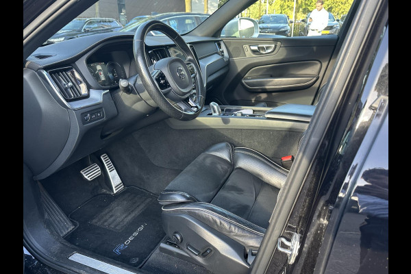 Volvo XC60 2.0 T8 Twin Engine AWD R-Design BOMVOL !! | DEALER ONDERHOUDEN | LUCHTVERING | ELK. TREKHAAK | STOEL + STUURVERWARMING | MEM. SEAT | CAMERA | RIJKLAAR INCL. 12 MND BOVAG GARANTIE |