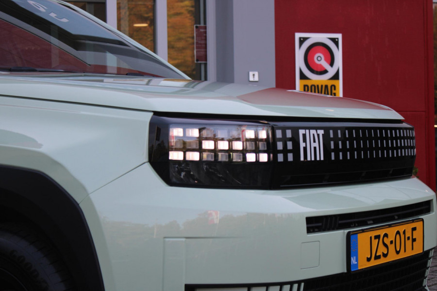 Fiat Grande Panda 1.2 Hybrid ICON PACK STYLE | BESCHERMPLATEN VOOR EN ACHTER IN "SILVER METAL DIAMOND DESIGN" | DAKRAILS IN HET ZWART EN ZILVERGRIJS UITGEVOERD | ZWARTE ACCENTEN RONDOM RAAMOMLIJSTING | MIDDENARMSTEUN | DRAADLOOS APPLE CARPLAY/ANDROID AUTO | PARKEERNSENSOREN VOOR & ACHTER | PACK STYLE: (16" LICHTMETALEN VELGEN HOOGGLANS ZWART, DAKRAILS ZWART, EXTRA GETINTE ACHTERRUITEN, IN HOOGTE VERSTELBARE PASSAGIERSSTOEL, MIDDENARMSTEUN, STYLE VOOR EN ACHTERBUMPER, STYLE DASHBOARD) | AQUA AZURE |