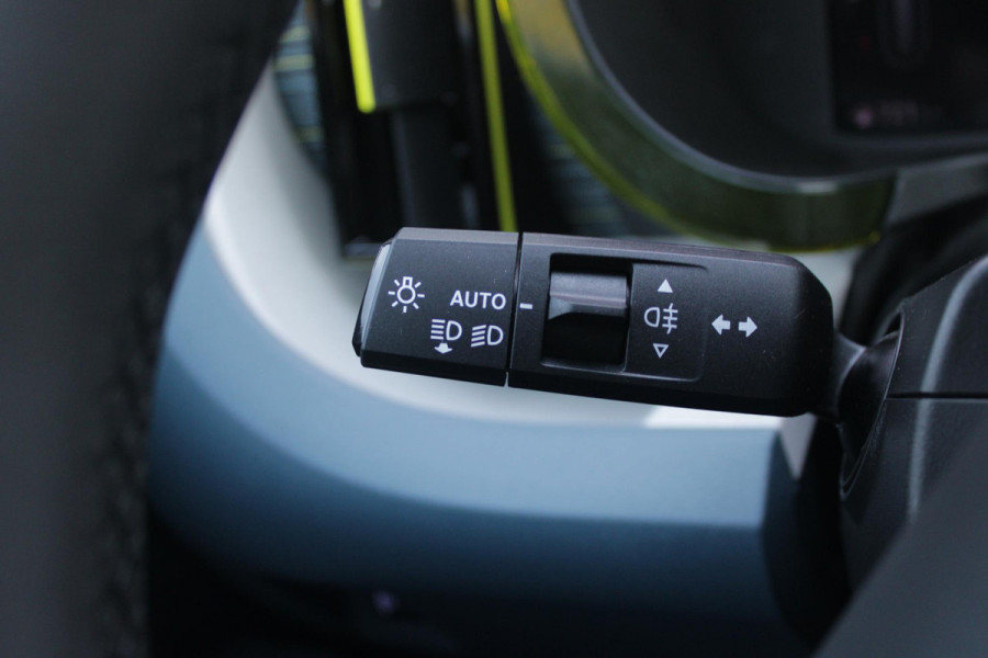 Fiat Grande Panda 1.2 Hybrid ICON PACK STYLE | BESCHERMPLATEN VOOR EN ACHTER IN "SILVER METAL DIAMOND DESIGN" | DAKRAILS IN HET ZWART EN ZILVERGRIJS UITGEVOERD | ZWARTE ACCENTEN RONDOM RAAMOMLIJSTING | MIDDENARMSTEUN | DRAADLOOS APPLE CARPLAY/ANDROID AUTO | PARKEERNSENSOREN VOOR & ACHTER | PACK STYLE: (16" LICHTMETALEN VELGEN HOOGGLANS ZWART, DAKRAILS ZWART, EXTRA GETINTE ACHTERRUITEN, IN HOOGTE VERSTELBARE PASSAGIERSSTOEL, MIDDENARMSTEUN, STYLE VOOR EN ACHTERBUMPER, STYLE DASHBOARD) | AQUA AZURE |