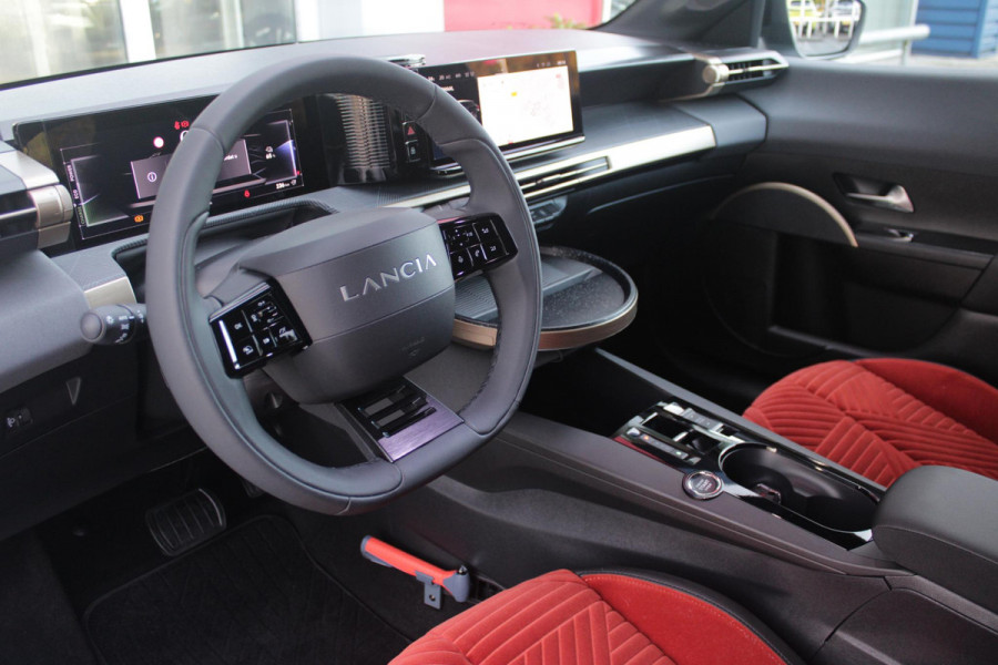 Lancia Ypsilon LX 156PK 54 kWh | EXCLUSIVE PACK: (FLUWELEN "RUGGINE" STOELBEKLEDING, ELEKTRISCH VERSTELBARE & VERWARMBARE VOORSTOELEN, KEYLESS ENTRY) | NAVIGATIE | RIJSTROOKASSISTENT L2 | BIANCO QUARZO MET ZWART DAK | 17" LICHTMETALEN VELGEN "MONDRIAN" | PARKEERSENSOREN VOOR & ACHTER MET CAMERA VOOR EN ACHTERZIJDE | WARMTEPOMP | DRAADLOOS APPLE CARPLAY/ANDROID AUTO | NAVIGATIE | ADAPTIVE CRUISE CONTROL | DODEHOEK DETECTIE | KEYLESS START | DRAADLOZE TELEFOONLADER | AUTOMATISCHE REGENSENSOR | AUTOMATISCH GROOTLICHT | AMBIENT LIGHTNING SFEERVERLICHTING | S.A.L.A. HUB |