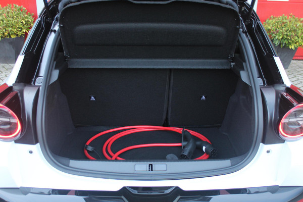 Lancia Ypsilon LX 156PK 54 kWh | EXCLUSIVE PACK: (FLUWELEN "RUGGINE" STOELBEKLEDING, ELEKTRISCH VERSTELBARE & VERWARMBARE VOORSTOELEN, KEYLESS ENTRY) | NAVIGATIE | RIJSTROOKASSISTENT L2 | BIANCO QUARZO MET ZWART DAK | 17" LICHTMETALEN VELGEN "MONDRIAN" | PARKEERSENSOREN VOOR & ACHTER MET CAMERA VOOR EN ACHTERZIJDE | WARMTEPOMP | DRAADLOOS APPLE CARPLAY/ANDROID AUTO | NAVIGATIE | ADAPTIVE CRUISE CONTROL | DODEHOEK DETECTIE | KEYLESS START | DRAADLOZE TELEFOONLADER | AUTOMATISCHE REGENSENSOR | AUTOMATISCH GROOTLICHT | AMBIENT LIGHTNING SFEERVERLICHTING | S.A.L.A. HUB |