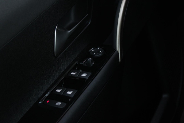 Lancia Ypsilon LX 156PK 54 kWh | EXCLUSIVE PACK: (FLUWELEN "RUGGINE" STOELBEKLEDING, ELEKTRISCH VERSTELBARE & VERWARMBARE VOORSTOELEN, KEYLESS ENTRY) | NAVIGATIE | RIJSTROOKASSISTENT L2 | BIANCO QUARZO MET ZWART DAK | 17" LICHTMETALEN VELGEN "MONDRIAN" | PARKEERSENSOREN VOOR & ACHTER MET CAMERA VOOR EN ACHTERZIJDE | WARMTEPOMP | DRAADLOOS APPLE CARPLAY/ANDROID AUTO | NAVIGATIE | ADAPTIVE CRUISE CONTROL | DODEHOEK DETECTIE | KEYLESS START | DRAADLOZE TELEFOONLADER | AUTOMATISCHE REGENSENSOR | AUTOMATISCH GROOTLICHT | AMBIENT LIGHTNING SFEERVERLICHTING | S.A.L.A. HUB |