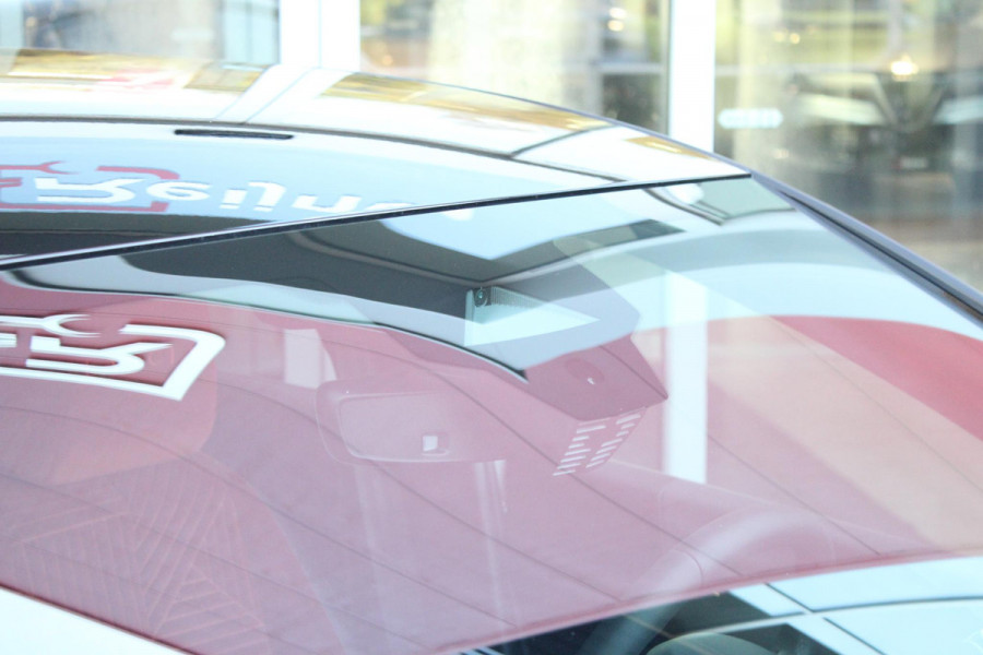 Lancia Ypsilon LX 156PK 54 kWh | EXCLUSIVE PACK: (FLUWELEN "RUGGINE" STOELBEKLEDING, ELEKTRISCH VERSTELBARE & VERWARMBARE VOORSTOELEN, KEYLESS ENTRY) | NAVIGATIE | RIJSTROOKASSISTENT L2 | BIANCO QUARZO MET ZWART DAK | 17" LICHTMETALEN VELGEN "MONDRIAN" | PARKEERSENSOREN VOOR & ACHTER MET CAMERA VOOR EN ACHTERZIJDE | WARMTEPOMP | DRAADLOOS APPLE CARPLAY/ANDROID AUTO | NAVIGATIE | ADAPTIVE CRUISE CONTROL | DODEHOEK DETECTIE | KEYLESS START | DRAADLOZE TELEFOONLADER | AUTOMATISCHE REGENSENSOR | AUTOMATISCH GROOTLICHT | AMBIENT LIGHTNING SFEERVERLICHTING | S.A.L.A. HUB |