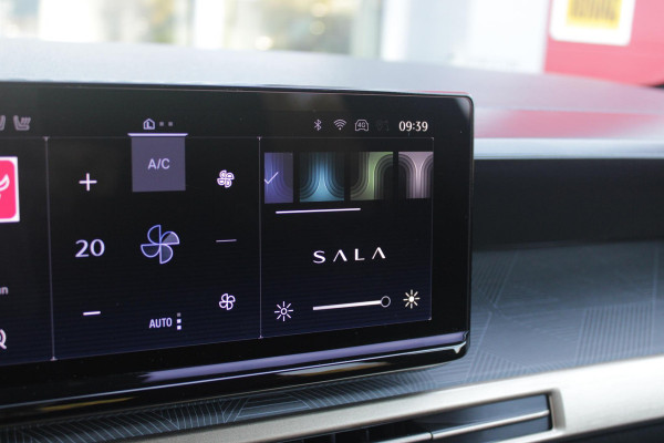 Lancia Ypsilon LX 156PK 54 kWh | EXCLUSIVE PACK: (FLUWELEN "RUGGINE" STOELBEKLEDING, ELEKTRISCH VERSTELBARE & VERWARMBARE VOORSTOELEN, KEYLESS ENTRY) | NAVIGATIE | RIJSTROOKASSISTENT L2 | BIANCO QUARZO MET ZWART DAK | 17" LICHTMETALEN VELGEN "MONDRIAN" | PARKEERSENSOREN VOOR & ACHTER MET CAMERA VOOR EN ACHTERZIJDE | WARMTEPOMP | DRAADLOOS APPLE CARPLAY/ANDROID AUTO | NAVIGATIE | ADAPTIVE CRUISE CONTROL | DODEHOEK DETECTIE | KEYLESS START | DRAADLOZE TELEFOONLADER | AUTOMATISCHE REGENSENSOR | AUTOMATISCH GROOTLICHT | AMBIENT LIGHTNING SFEERVERLICHTING | S.A.L.A. HUB |