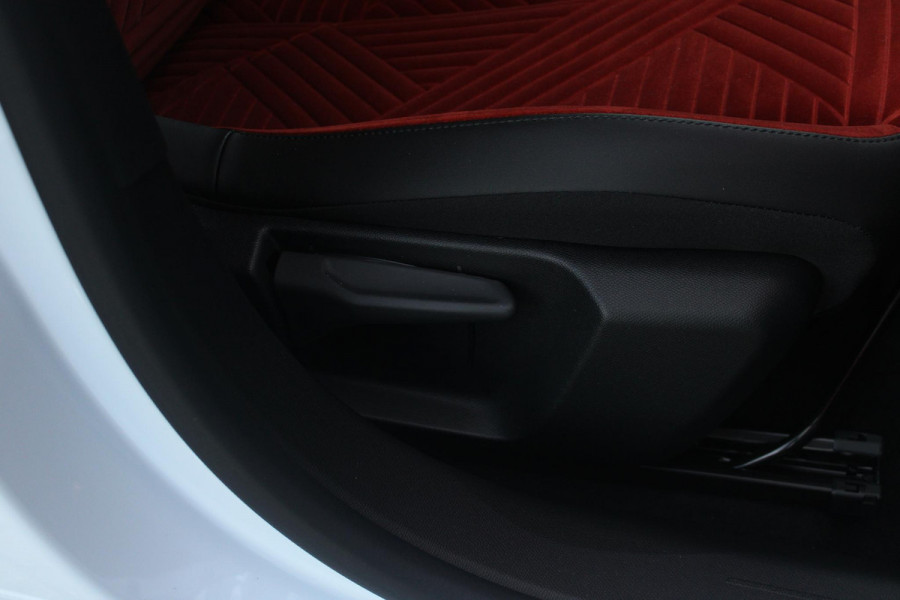 Lancia Ypsilon LX 156PK 54 kWh | EXCLUSIVE PACK: (FLUWELEN "RUGGINE" STOELBEKLEDING, ELEKTRISCH VERSTELBARE & VERWARMBARE VOORSTOELEN, KEYLESS ENTRY) | NAVIGATIE | RIJSTROOKASSISTENT L2 | BIANCO QUARZO MET ZWART DAK | 17" LICHTMETALEN VELGEN "MONDRIAN" | PARKEERSENSOREN VOOR & ACHTER MET CAMERA VOOR EN ACHTERZIJDE | WARMTEPOMP | DRAADLOOS APPLE CARPLAY/ANDROID AUTO | NAVIGATIE | ADAPTIVE CRUISE CONTROL | DODEHOEK DETECTIE | KEYLESS START | DRAADLOZE TELEFOONLADER | AUTOMATISCHE REGENSENSOR | AUTOMATISCH GROOTLICHT | AMBIENT LIGHTNING SFEERVERLICHTING | S.A.L.A. HUB |