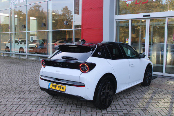 Lancia Ypsilon LX 156PK 54 kWh | EXCLUSIVE PACK: (FLUWELEN "RUGGINE" STOELBEKLEDING, ELEKTRISCH VERSTELBARE & VERWARMBARE VOORSTOELEN, KEYLESS ENTRY) | NAVIGATIE | RIJSTROOKASSISTENT L2 | BIANCO QUARZO MET ZWART DAK | 17" LICHTMETALEN VELGEN "MONDRIAN" | PARKEERSENSOREN VOOR & ACHTER MET CAMERA VOOR EN ACHTERZIJDE | WARMTEPOMP | DRAADLOOS APPLE CARPLAY/ANDROID AUTO | NAVIGATIE | ADAPTIVE CRUISE CONTROL | DODEHOEK DETECTIE | KEYLESS START | DRAADLOZE TELEFOONLADER | AUTOMATISCHE REGENSENSOR | AUTOMATISCH GROOTLICHT | AMBIENT LIGHTNING SFEERVERLICHTING | S.A.L.A. HUB |