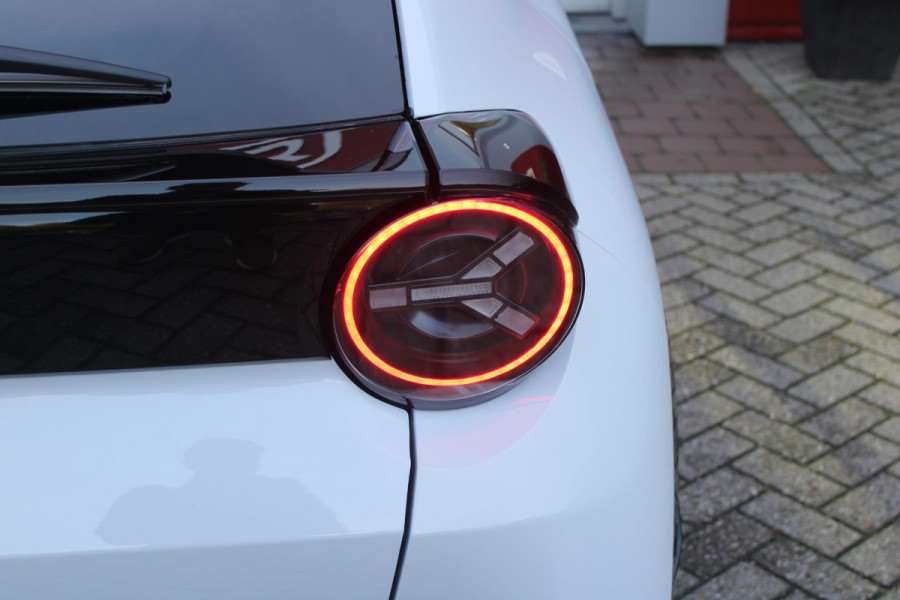 Lancia Ypsilon LX 156PK 54 kWh | EXCLUSIVE PACK: (FLUWELEN "RUGGINE" STOELBEKLEDING, ELEKTRISCH VERSTELBARE & VERWARMBARE VOORSTOELEN, KEYLESS ENTRY) | NAVIGATIE | RIJSTROOKASSISTENT L2 | BIANCO QUARZO MET ZWART DAK | 17" LICHTMETALEN VELGEN "MONDRIAN" | PARKEERSENSOREN VOOR & ACHTER MET CAMERA VOOR EN ACHTERZIJDE | WARMTEPOMP | DRAADLOOS APPLE CARPLAY/ANDROID AUTO | NAVIGATIE | ADAPTIVE CRUISE CONTROL | DODEHOEK DETECTIE | KEYLESS START | DRAADLOZE TELEFOONLADER | AUTOMATISCHE REGENSENSOR | AUTOMATISCH GROOTLICHT | AMBIENT LIGHTNING SFEERVERLICHTING | S.A.L.A. HUB |