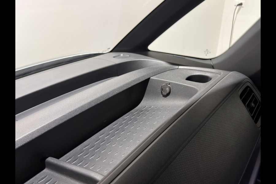 Volkswagen ID. Buzz Cargo 77 kWh | ACC | Park Assist | Bestuurdersstoel verwarmd| | pass. bank |