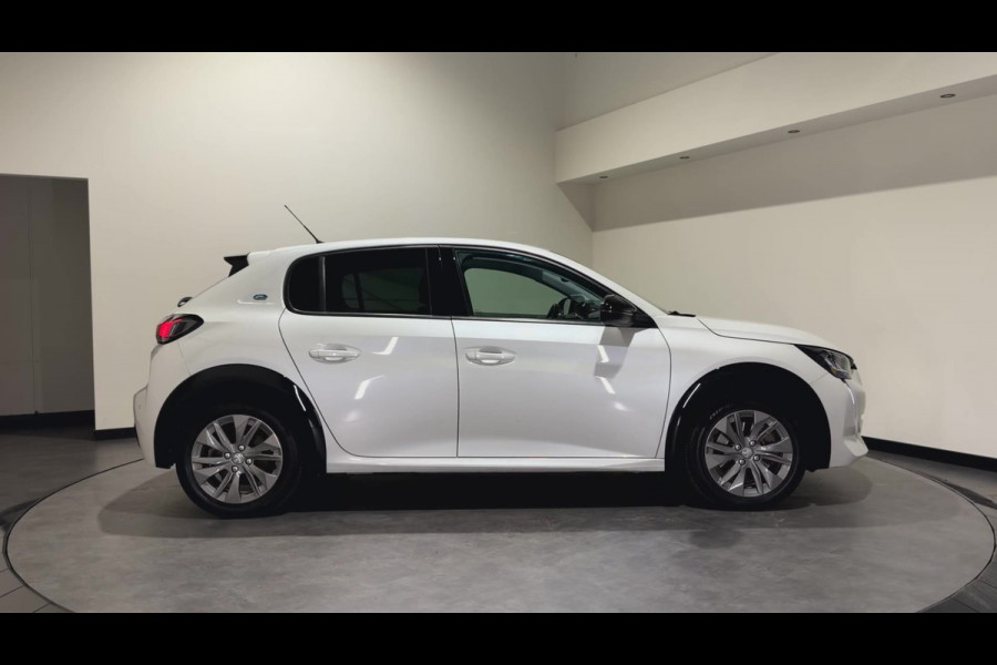 Peugeot e-208 EV Allure Pack 50 kWh | Voorstoelen verwarmd | Navigatie | LMV 16" | camera | 3-fase