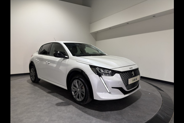 Peugeot e-208 EV Allure Pack 50 kWh | Voorstoelen verwarmd | Navigatie | LMV 16" | camera | 3-fase