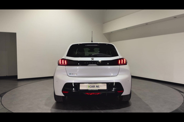 Peugeot e-208 EV Allure Pack 50 kWh | Voorstoelen verwarmd | Navigatie | LMV 16" | camera | 3-fase
