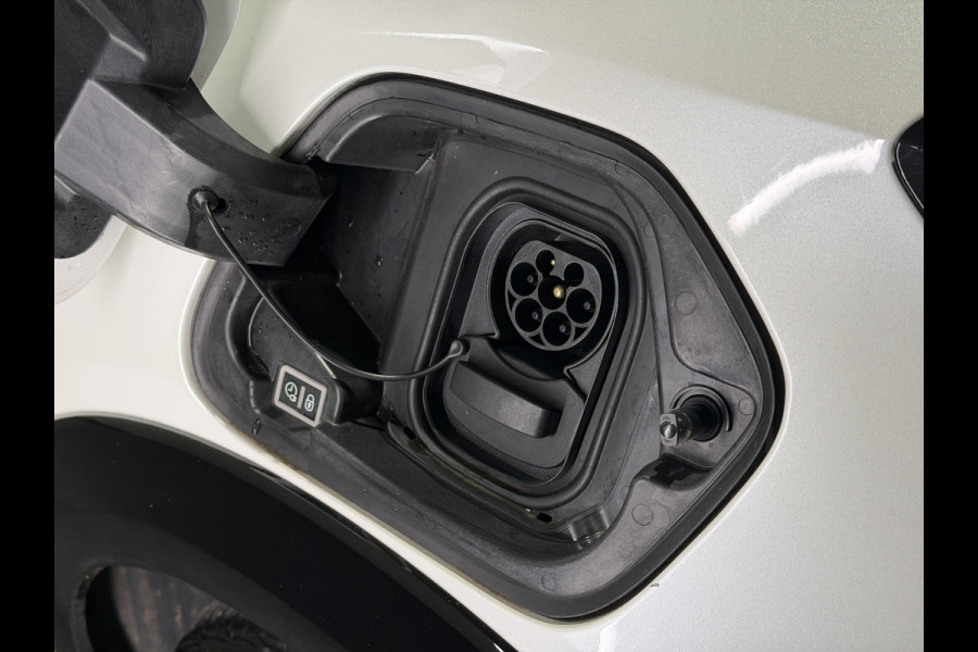 Peugeot e-208 EV Allure Pack 50 kWh | Voorstoelen verwarmd | Navigatie | LMV 16" | camera | 3-fase