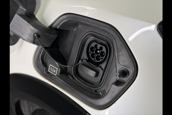 Peugeot e-208 EV Allure Pack 50 kWh | Voorstoelen verwarmd | Navigatie | LMV 16" | camera | 3-fase