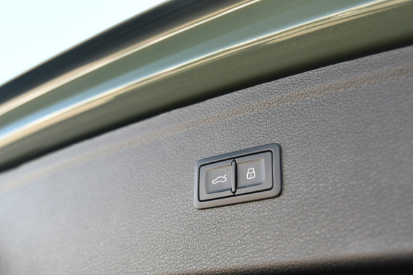 Audi Q5 55 TFSI e S edition Comp., RS Stoelen, Matrix, Trekhaak, Keyless, ACC, Carplay, 21"!