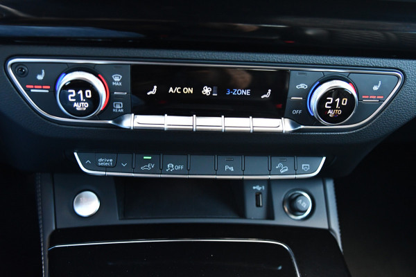 Audi Q5 55 TFSI e S edition Comp., RS Stoelen, Matrix, Trekhaak, Keyless, ACC, Carplay, 21"!
