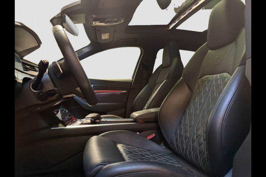 Audi Q8 e-tron 55 quattro S Comp 115 kWh|Pano|B&O|RS Stoelen|360|22"|DCC