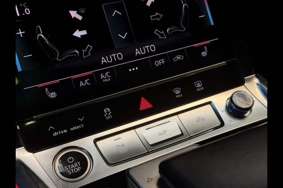 Audi Q8 e-tron 55 quattro S Comp 115 kWh|Pano|B&O|RS Stoelen|360|22"|DCC