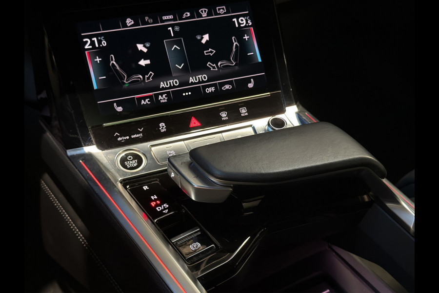Audi Q8 e-tron 55 quattro S Comp 115 kWh|Pano|B&O|RS Stoelen|360|22"|DCC