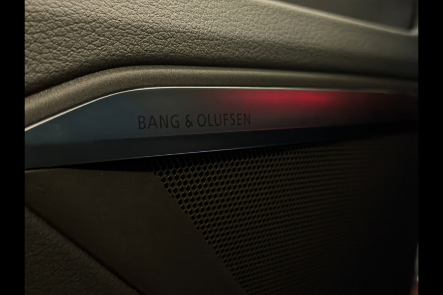 Audi Q8 e-tron 55 quattro S Comp 115 kWh|Pano|B&O|RS Stoelen|360|22"|DCC