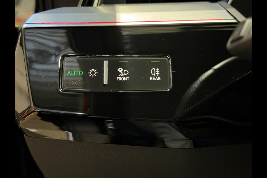 Audi Q8 e-tron 55 quattro S Comp 115 kWh|Pano|B&O|RS Stoelen|360|22"|DCC