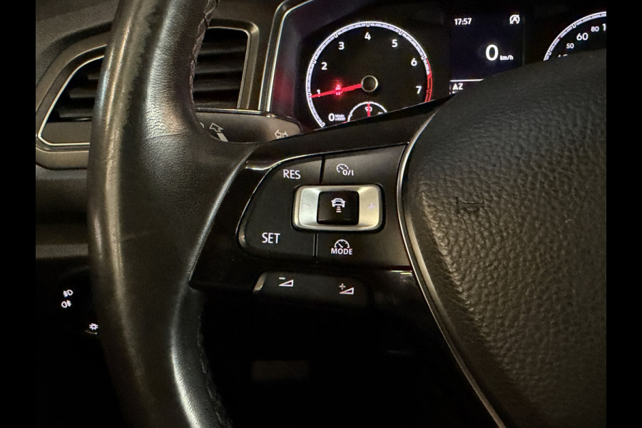 Volkswagen T-Roc 1.5 TSI Style | Pano | Adaptive cruise | Camera | Carplay | Full LED