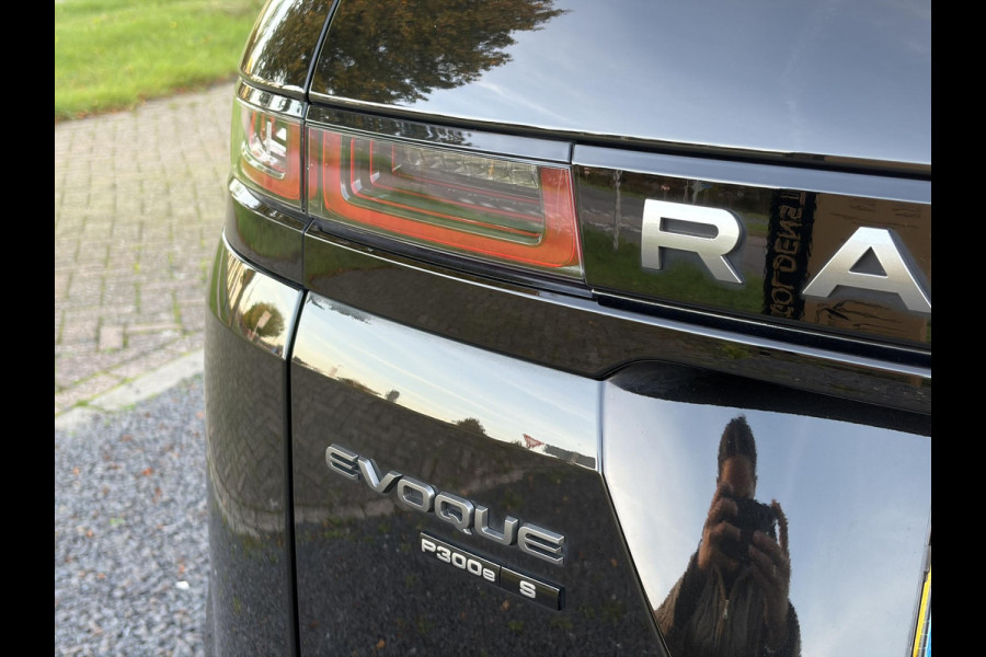 Land Rover Range Rover Evoque 1.5 P300e AWD R-Dynamic HSE ✓2e Eigenaar✓Carplay✓Camera✓Navi✓Pano✓Leder✓Stoelverw-Stuurverw✓Clima✓Cruise✓Pdc V+A✓309pk✓Lm velgen✓Bj 11-2020✓N.A.P✓Apk tot 12-2028