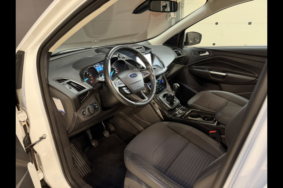 Ford Kuga 1.5 EcoBoost Titanium | Camera | Afn. trekhaak | Carplay | Keyless | Aut. inparkeren | Goed onderhouden